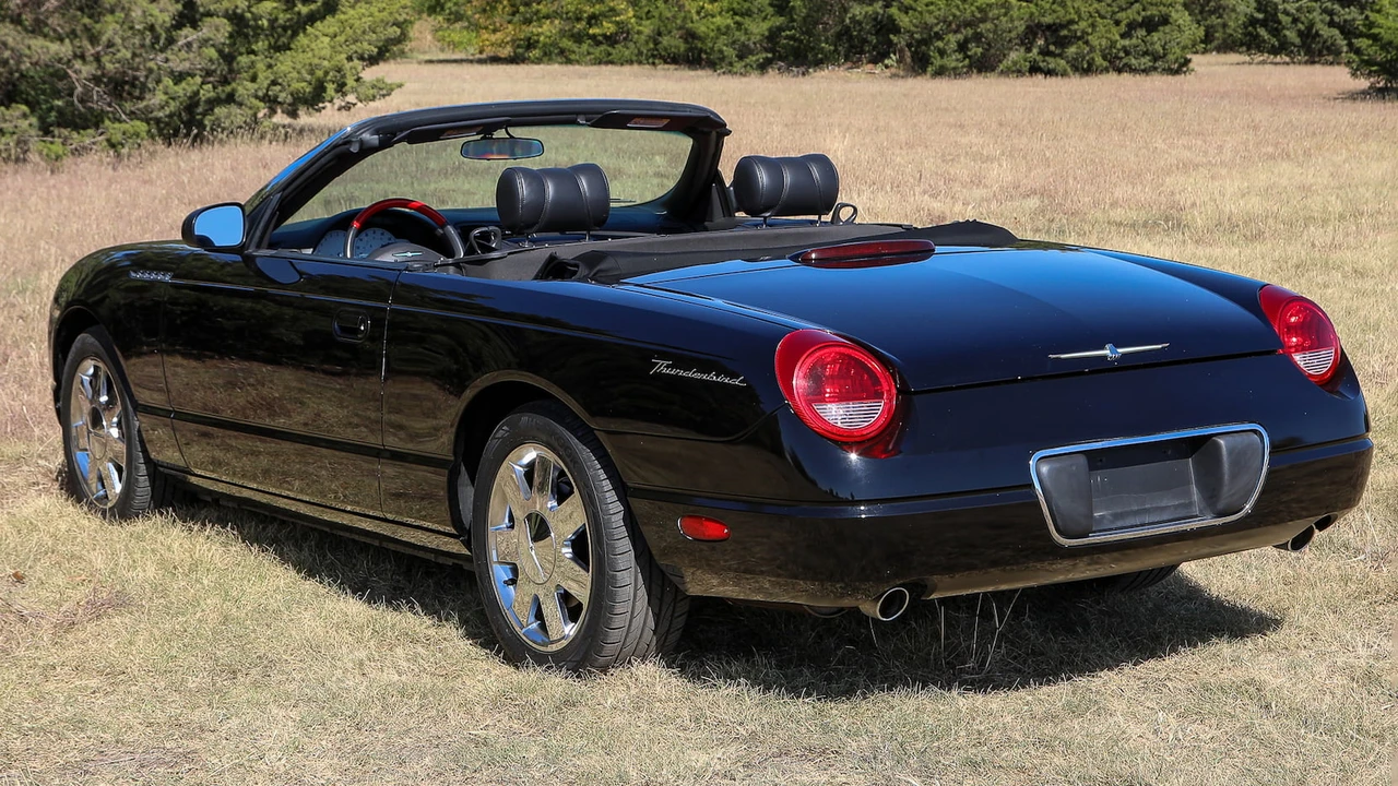 2002 Ford Thunderbird 11th Gen - Image 25 of 29