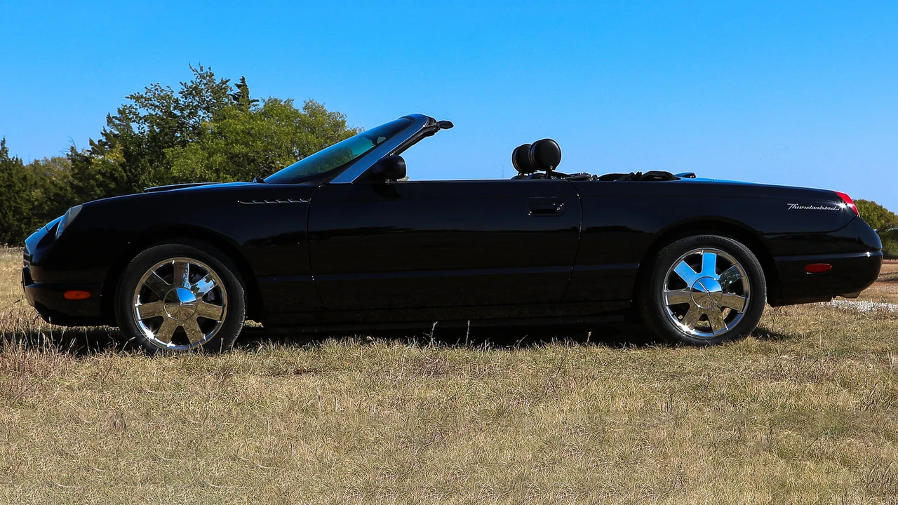 2002 Ford Thunderbird 11th Gen - Image 28 of 29
