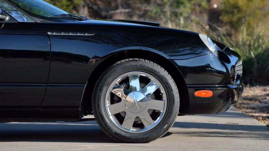 2002 Ford Thunderbird 11th Gen - Image 19 of 31