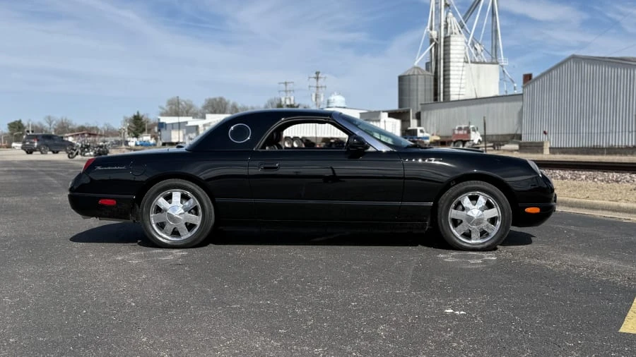 2002 Ford Thunderbird 11th Gen - Image 2 of 10