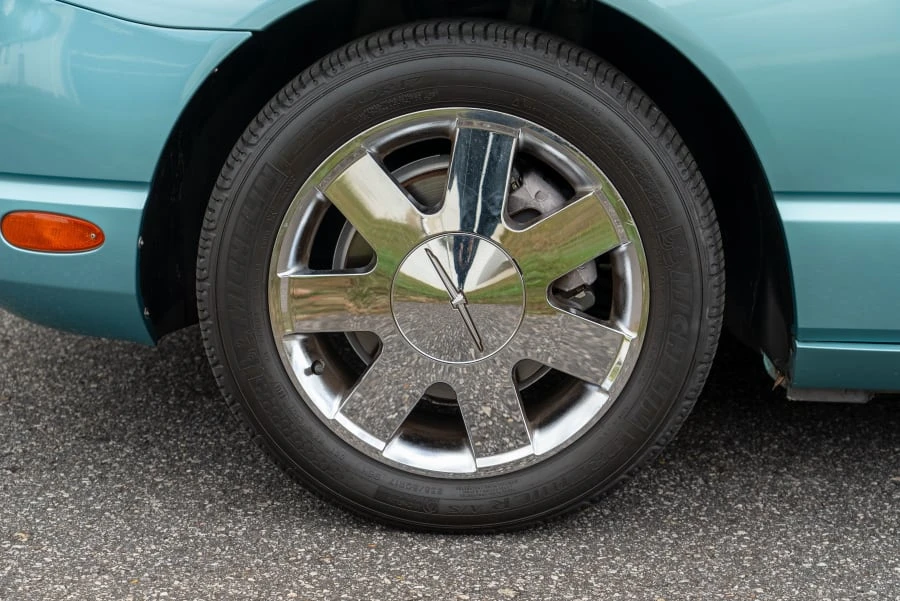 2002 Ford Thunderbird 11th Gen - Image 22 of 31