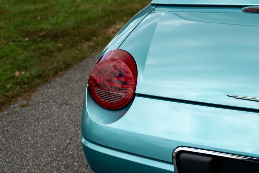 2002 Ford Thunderbird 11th Gen - Image 19 of 31