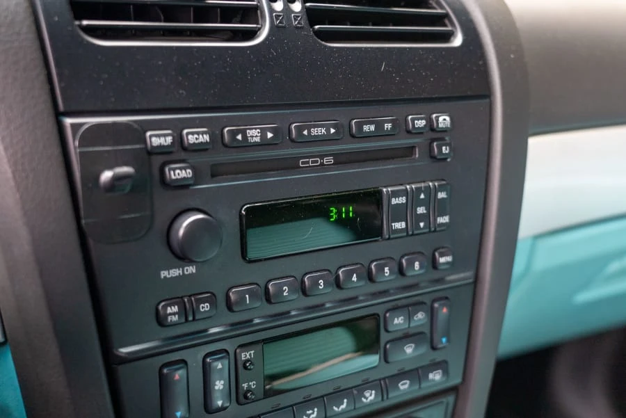 2002 Ford Thunderbird 11th Gen - Image 28 of 31