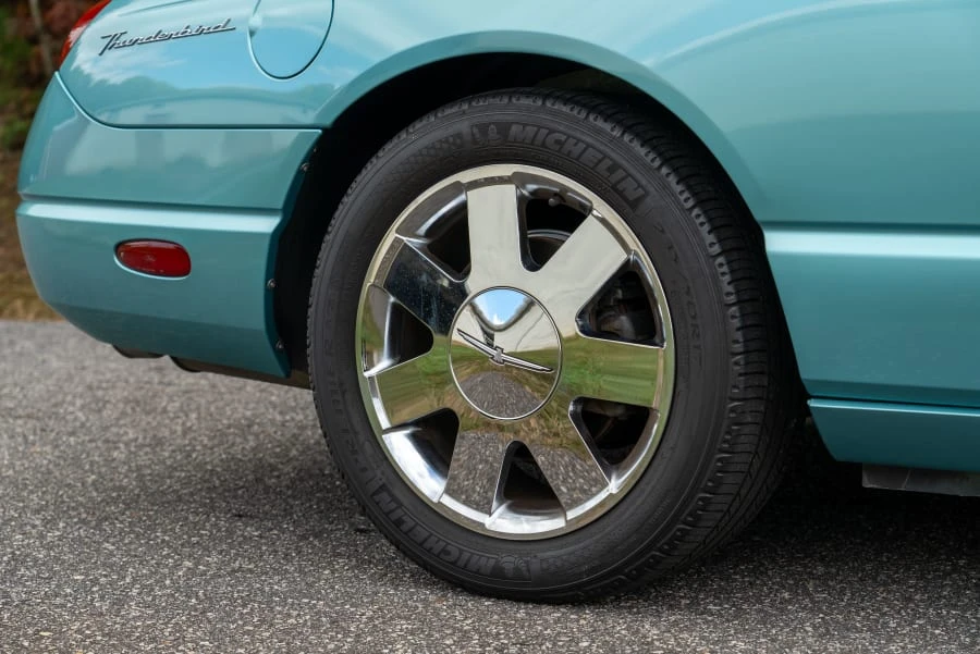 2002 Ford Thunderbird 11th Gen - Image 16 of 31