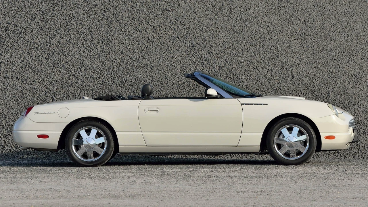 2002 Ford Thunderbird 11th Gen - Image 2 of 31