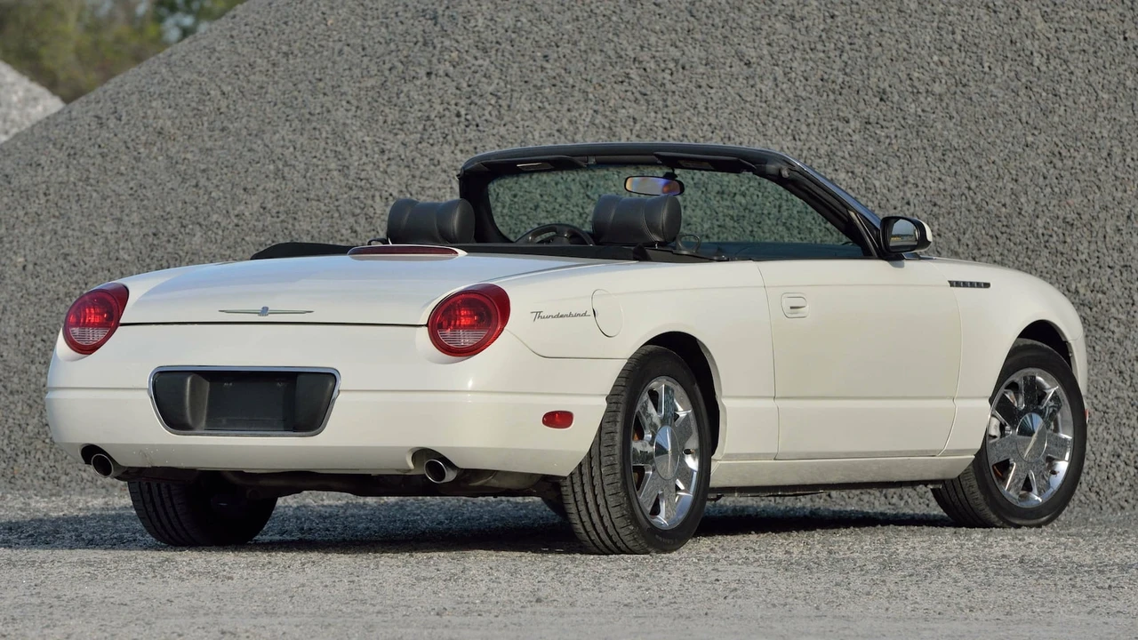 2002 Ford Thunderbird 11th Gen - Image 3 of 31