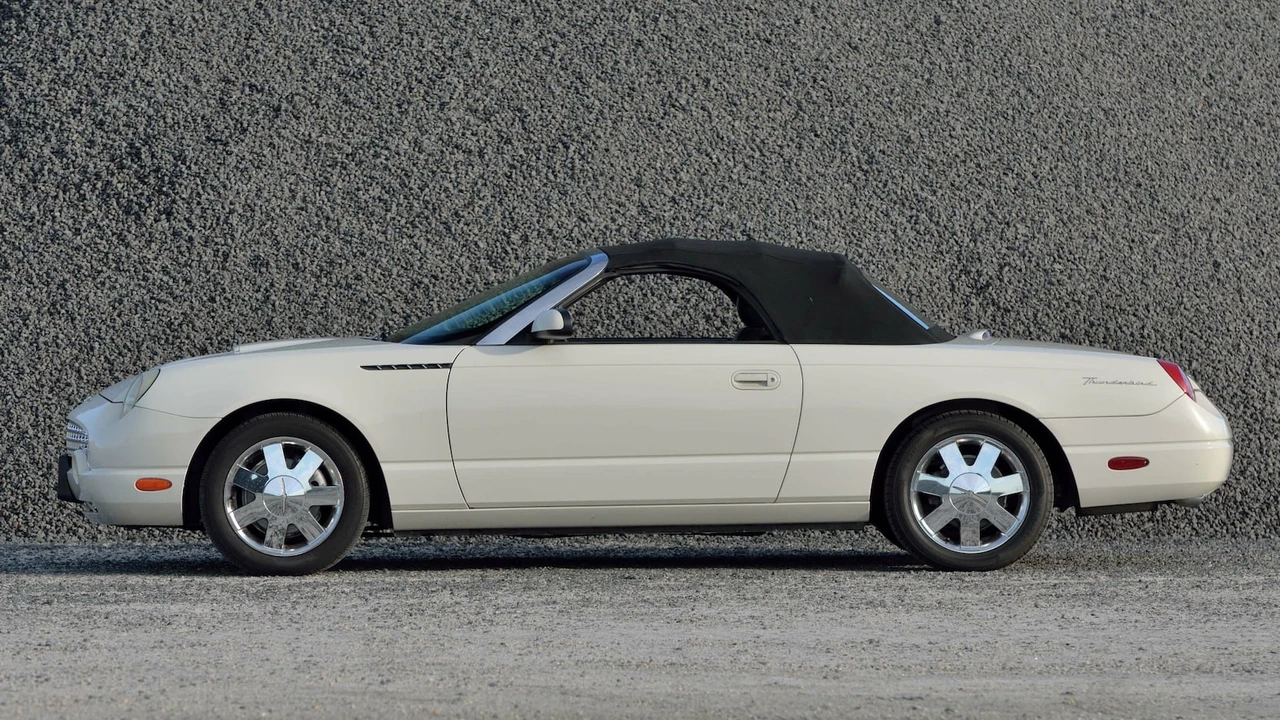2002 Ford Thunderbird 11th Gen - Image 8 of 31