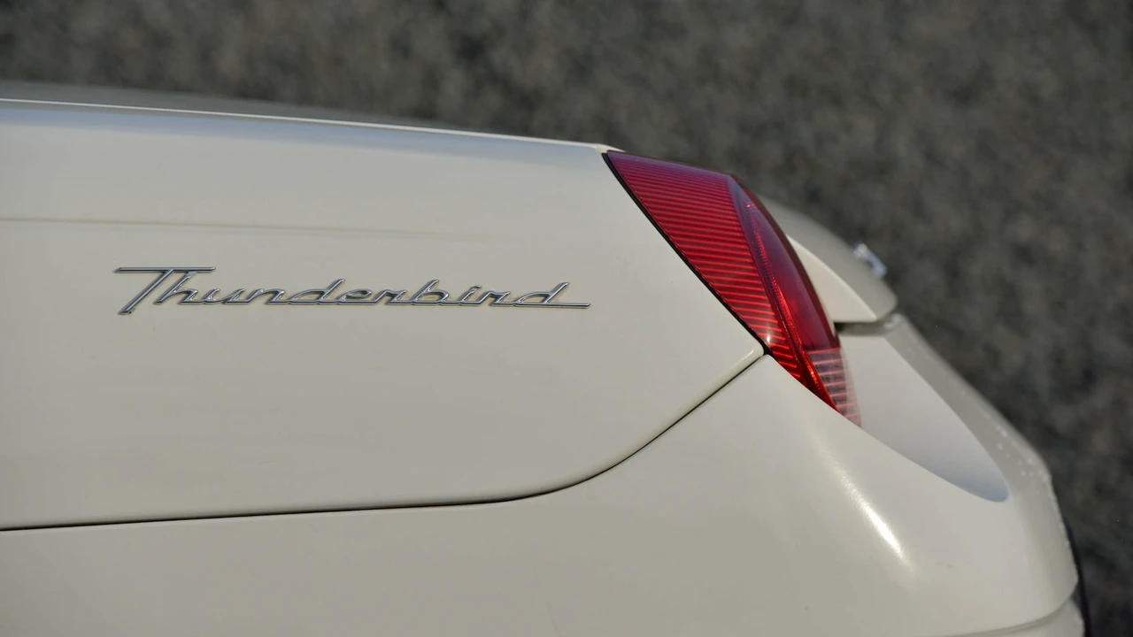 2002 Ford Thunderbird 11th Gen - Image 11 of 31