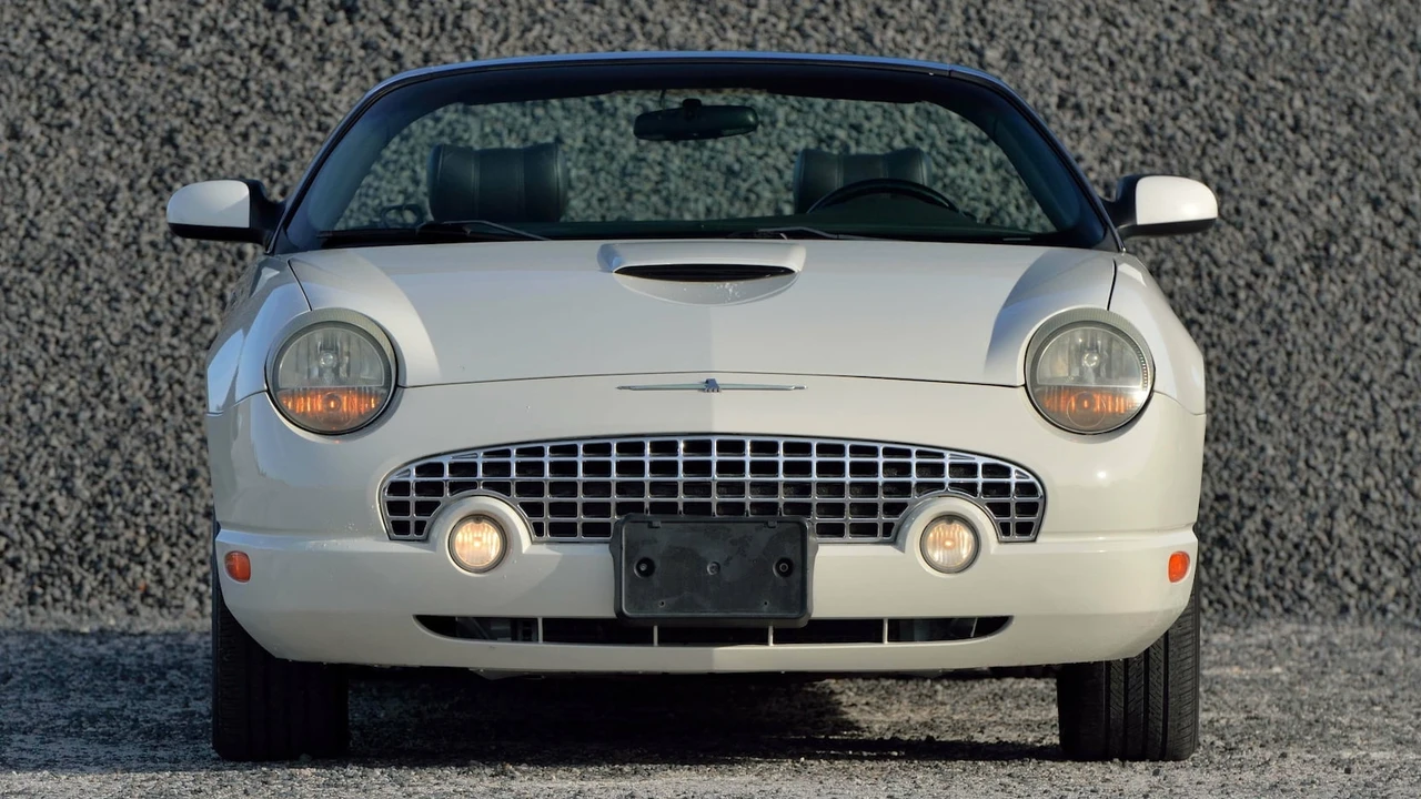 2002 Ford Thunderbird 11th Gen - Image 14 of 31