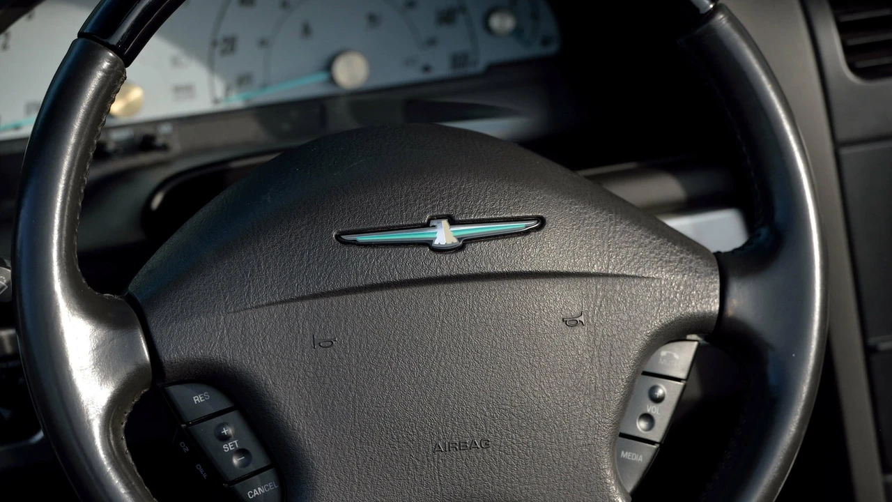 2002 Ford Thunderbird 11th Gen - Image 16 of 31