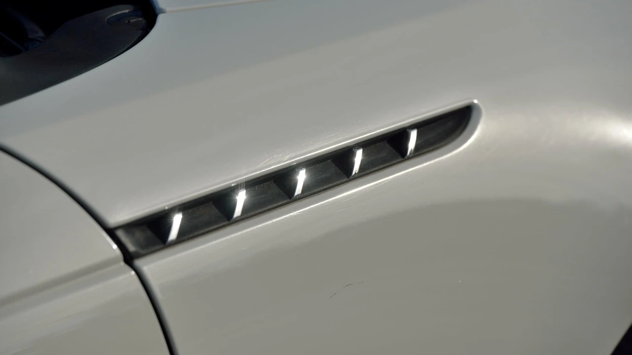 2002 Ford Thunderbird 11th Gen - Image 19 of 31