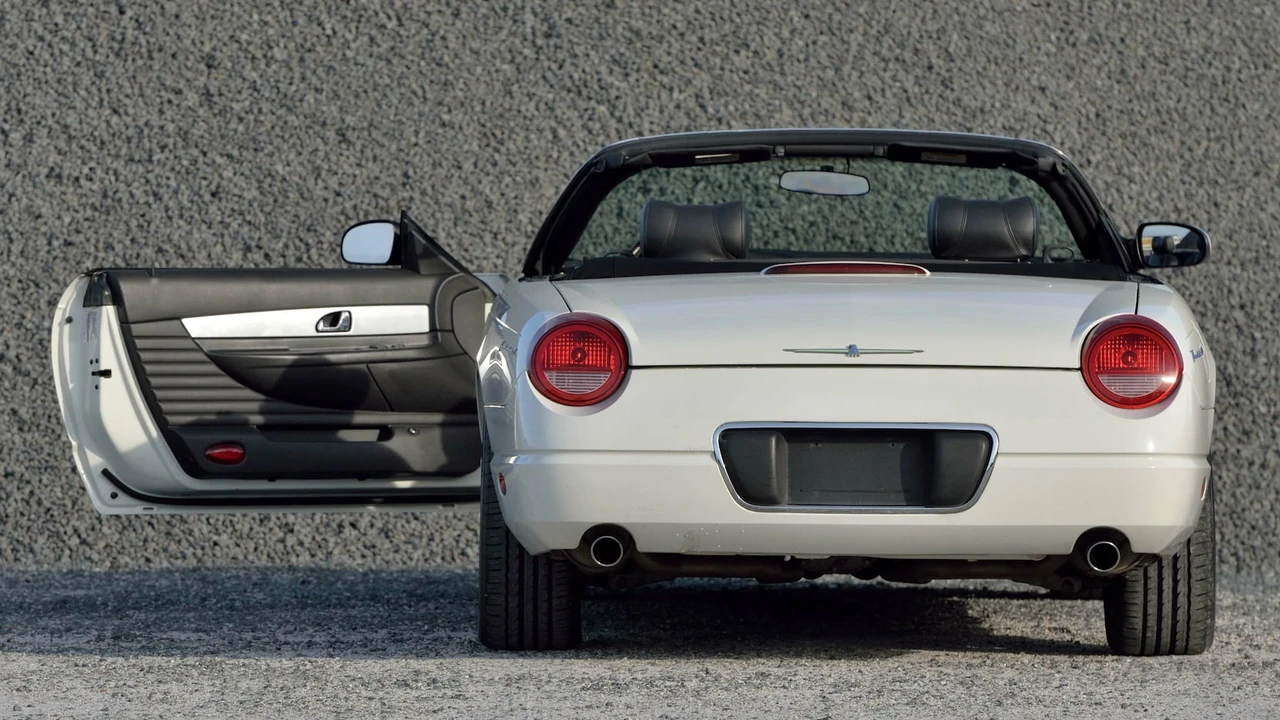2002 Ford Thunderbird 11th Gen - Image 20 of 31