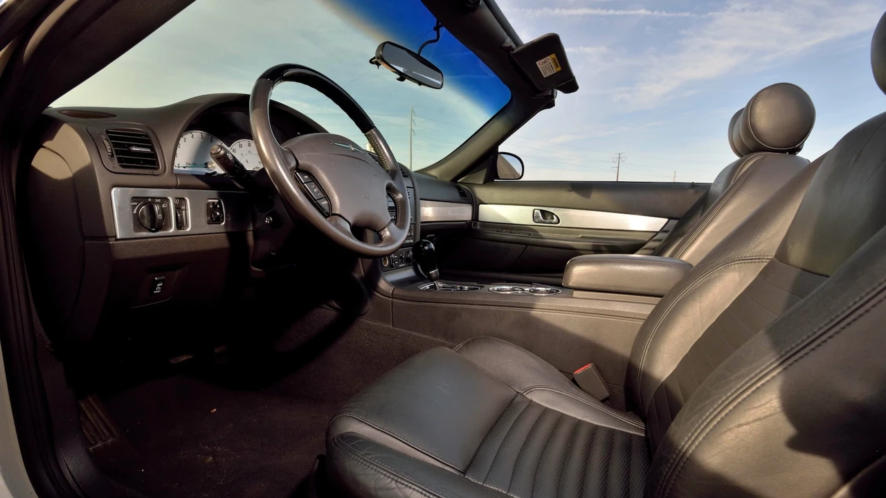 2002 Ford Thunderbird 11th Gen - Image 22 of 31
