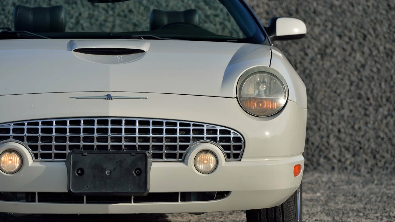 2002 Ford Thunderbird 11th Gen - Image 23 of 31