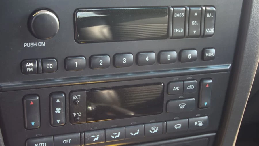 2002 Ford Thunderbird 11th Gen - Image 19 of 31