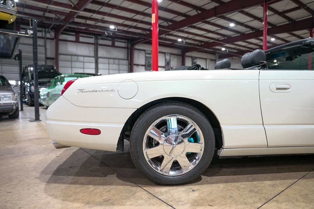2002 Ford Thunderbird 10th Gen - Image 9 of 12