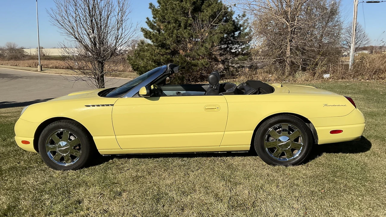 2002 Ford Thunderbird 11th Gen - Image 5 of 16