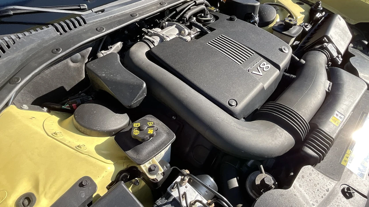 2002 Ford Thunderbird 11th Gen - Image 10 of 16