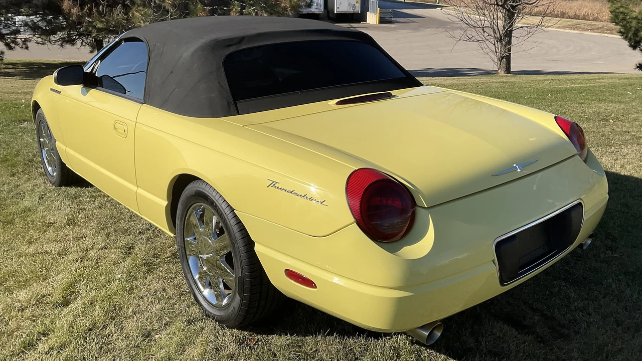 2002 Ford Thunderbird 11th Gen - Image 14 of 16