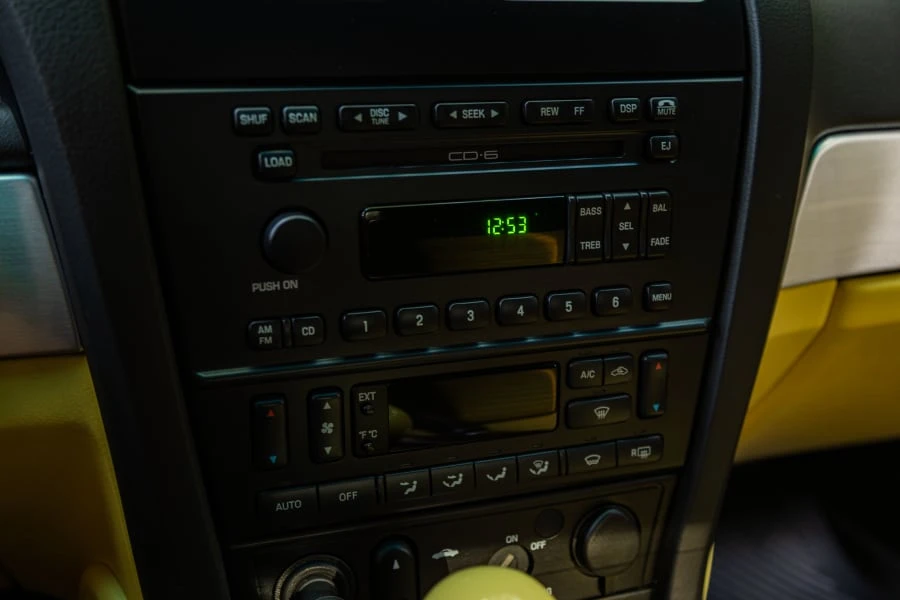 2002 Ford Thunderbird 11th Gen - Image 17 of 30