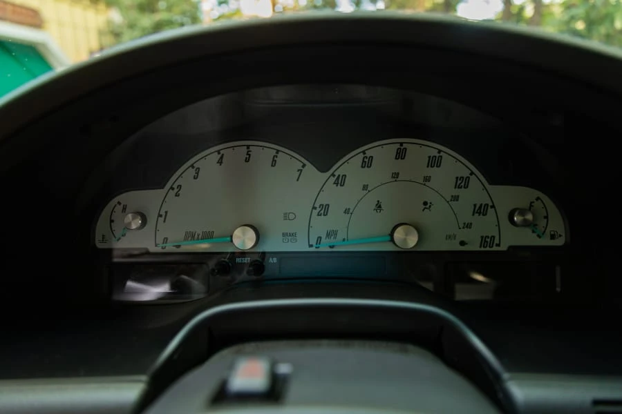 2002 Ford Thunderbird 11th Gen - Image 19 of 30