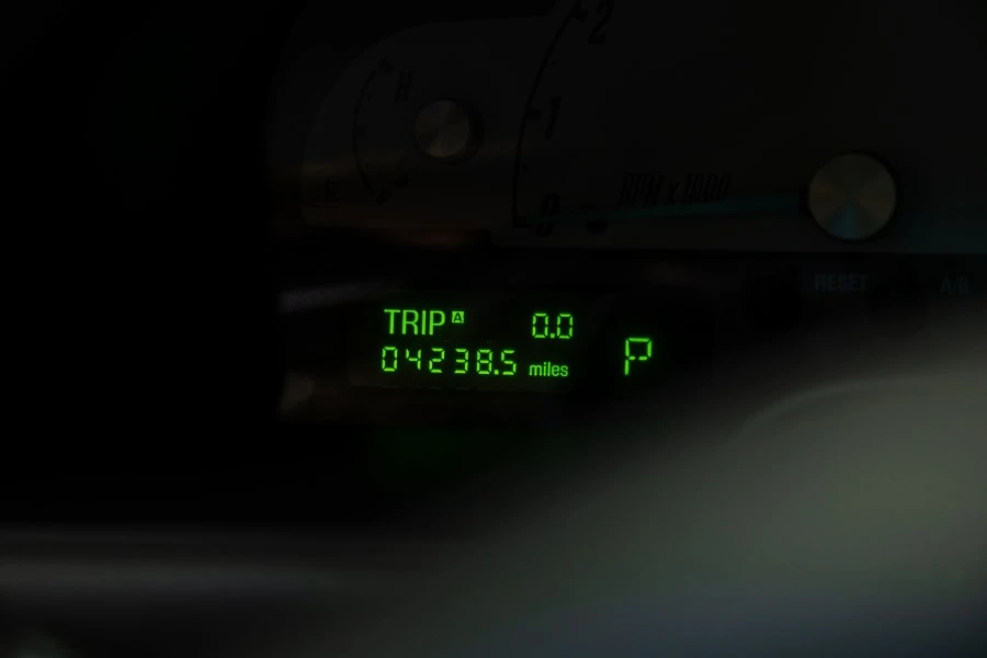 2002 Ford Thunderbird 11th Gen - Image 21 of 30