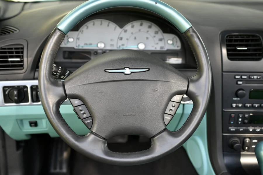 2002 Ford Thunderbird 11th Gen - Image 16 of 31