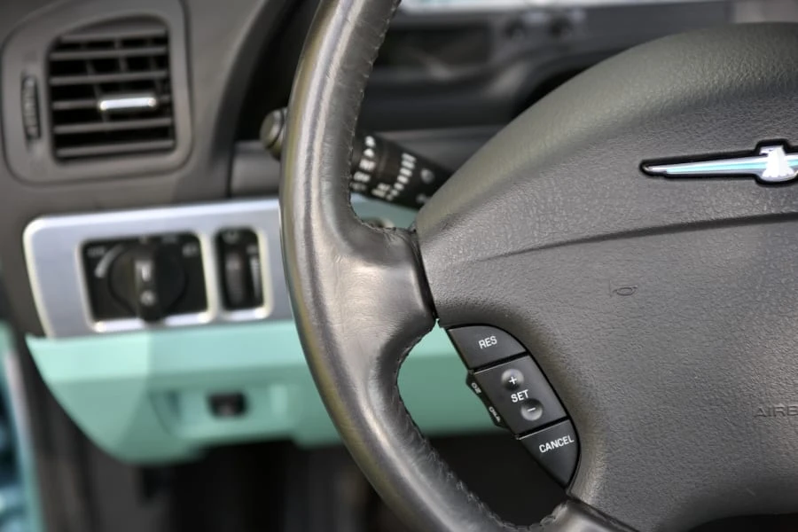 2002 Ford Thunderbird 11th Gen - Image 17 of 31