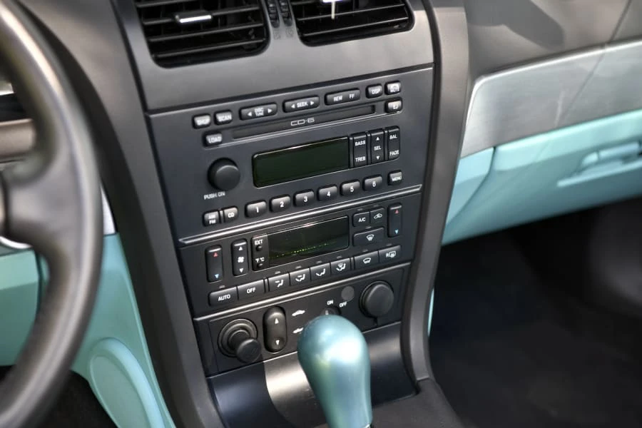 2002 Ford Thunderbird 11th Gen - Image 19 of 31