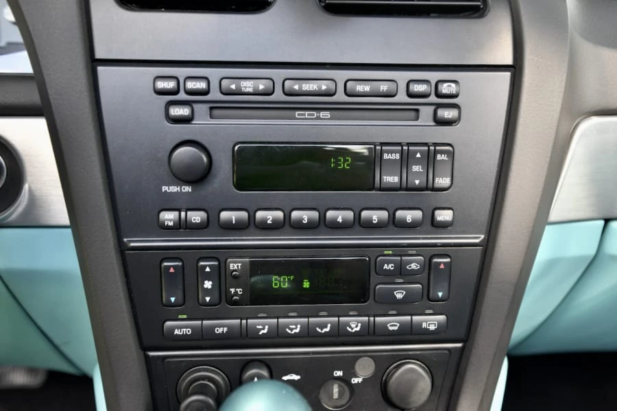 2002 Ford Thunderbird 11th Gen - Image 24 of 31