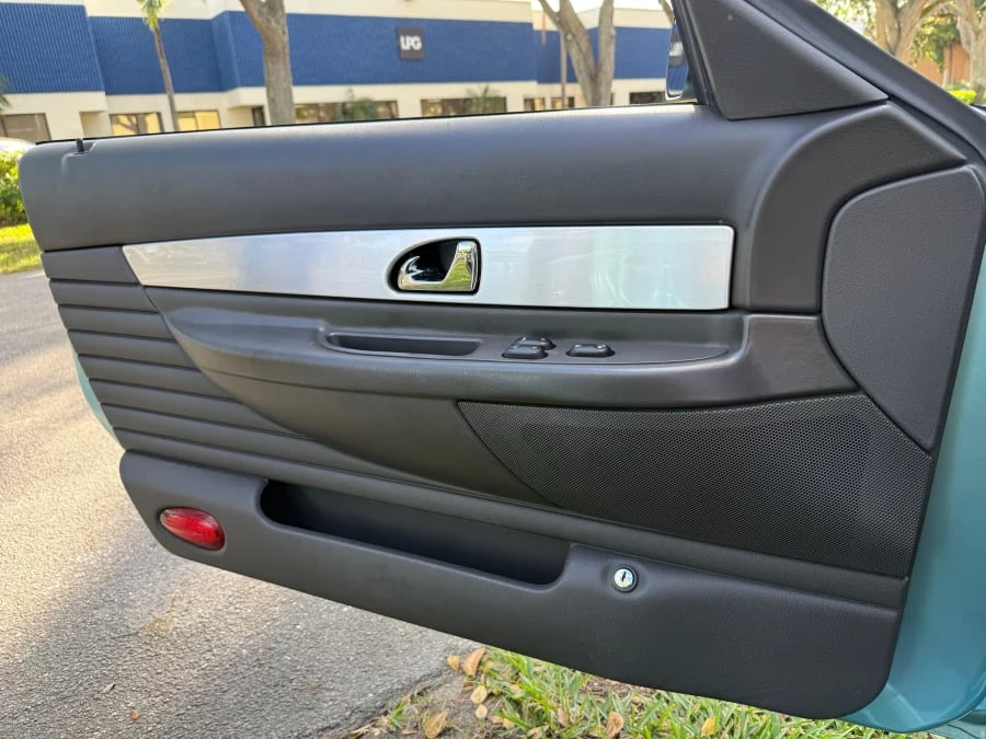 2002 Ford Thunderbird 11th Gen - Image 25 of 31