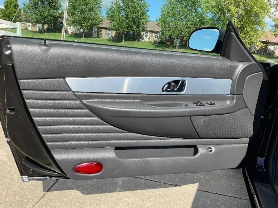 2002 Ford Thunderbird 11th Gen - Image 17 of 18