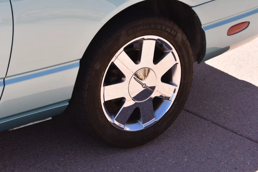2002 Ford Thunderbird 11th Gen - Image 6 of 17