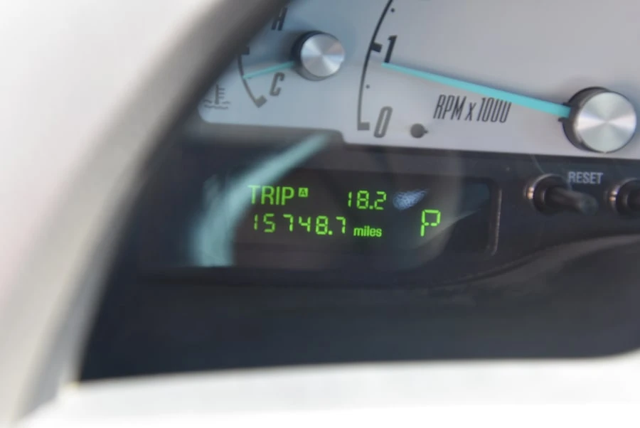 2002 Ford Thunderbird 11th Gen - Image 10 of 17