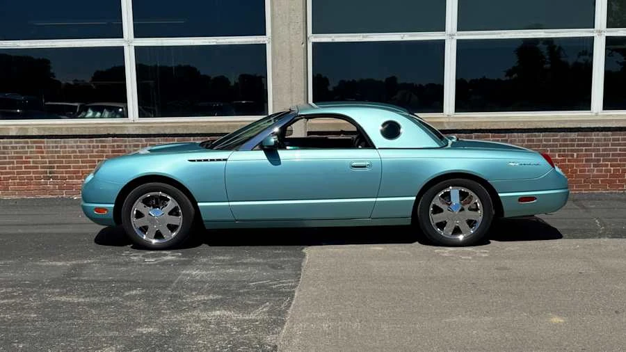 2002 Ford Thunderbird 11th Gen - Image 2 of 10