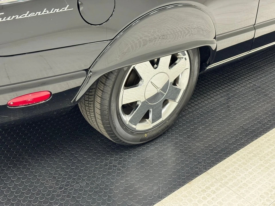 2002 Ford Thunderbird 11th Gen - Image 28 of 31