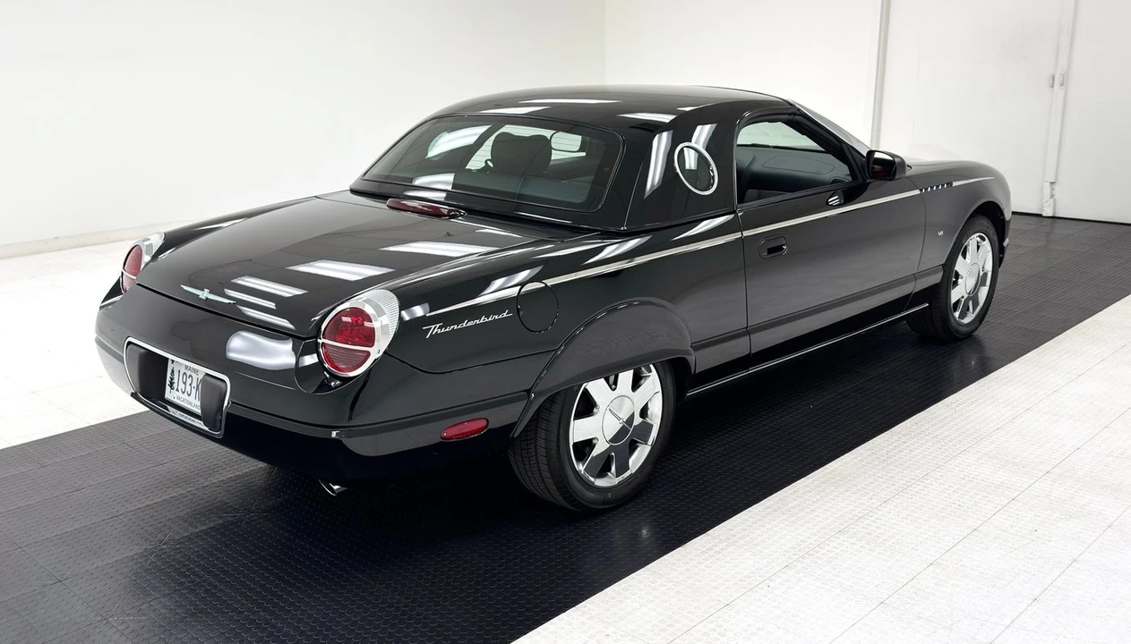 2002 Ford Thunderbird 11th Gen - Image 11 of 31