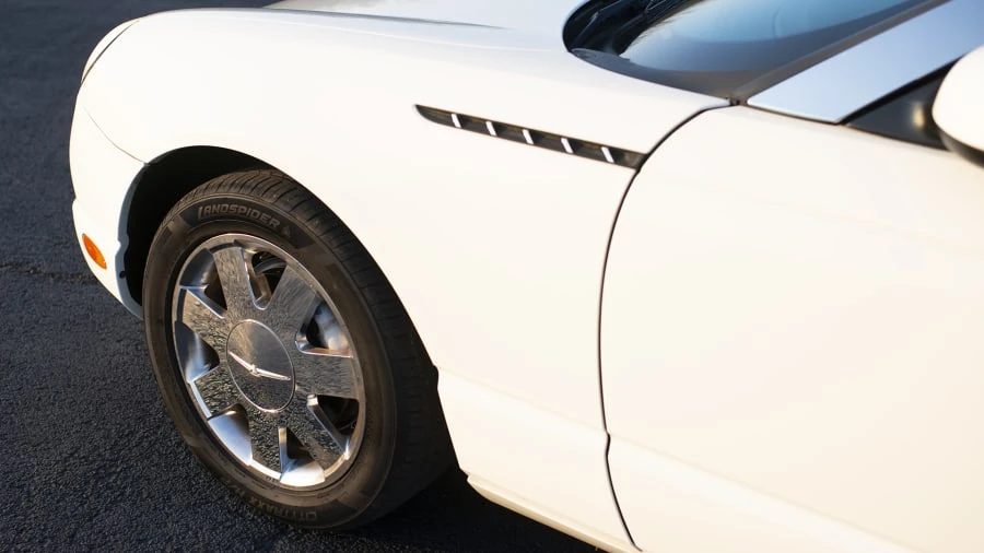 2002 Ford Thunderbird 11th Gen - Image 9 of 12