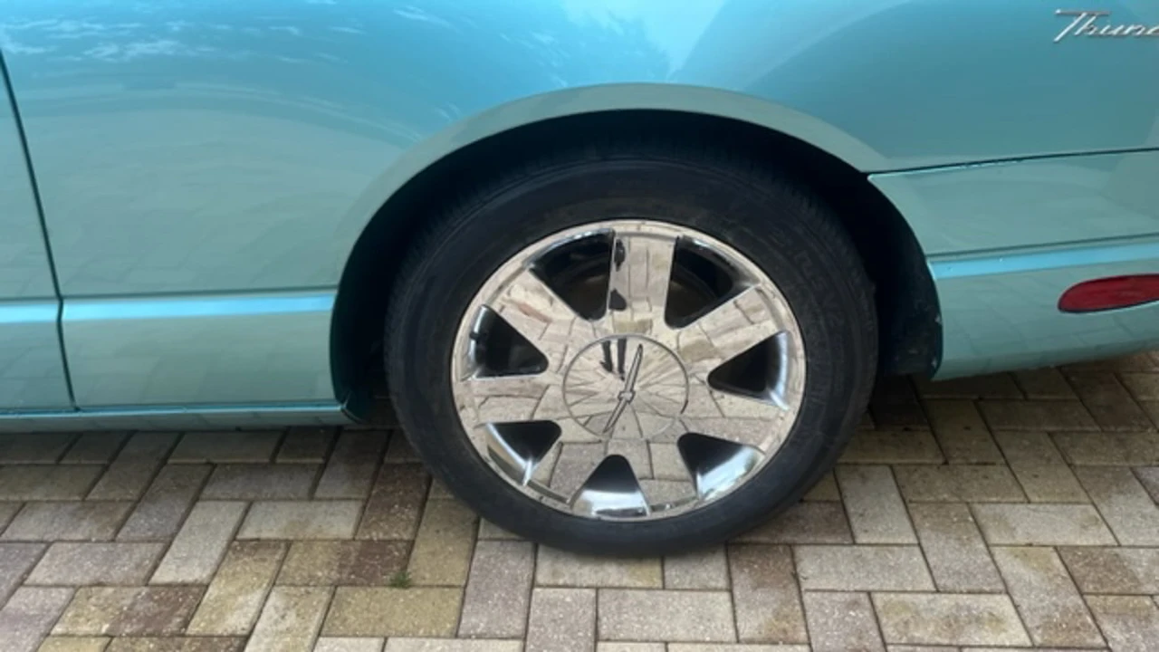 2002 Ford Thunderbird 11th Gen - Image 6 of 15