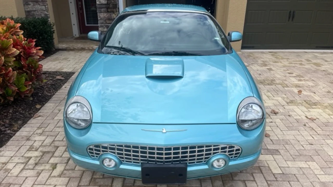 2002 Ford Thunderbird 11th Gen - Image 10 of 15