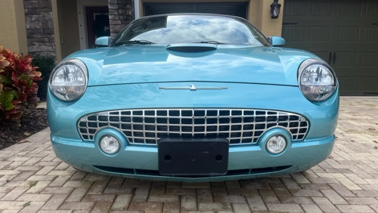 2002 Ford Thunderbird 11th Gen - Image 11 of 15