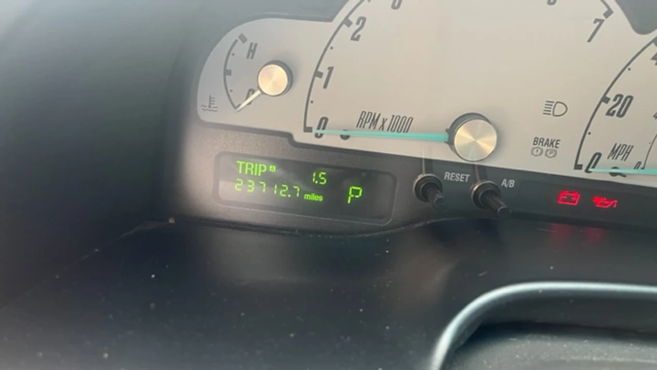 2002 Ford Thunderbird 11th Gen - Image 14 of 15