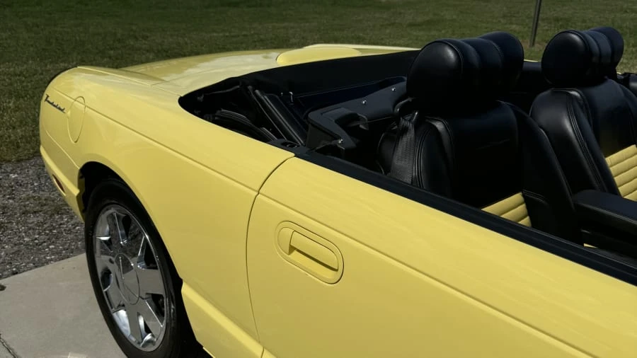2002 Ford Thunderbird 11th Gen - Image 10 of 13