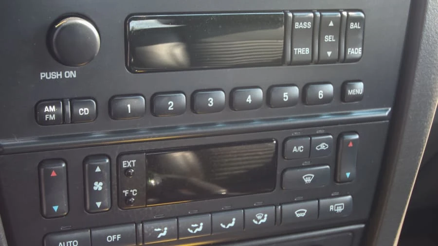 2002 Ford Thunderbird 11th Gen - Image 17 of 31