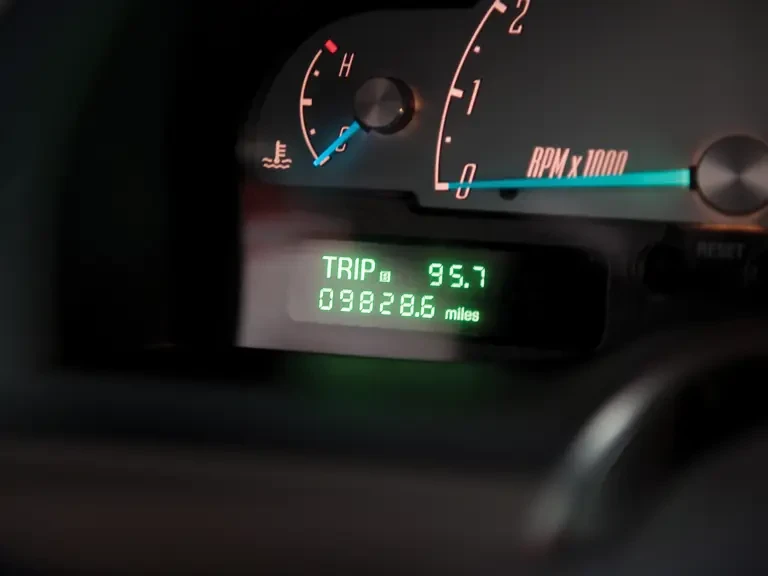 2002 Ford Thunderbird 11th Gen - Image 13 of 18