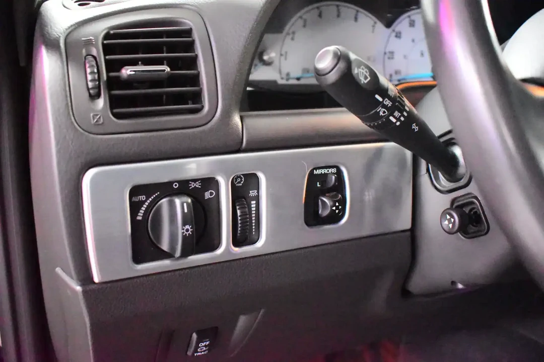 2002 Ford Thunderbird 11th Gen - Image 12 of 25
