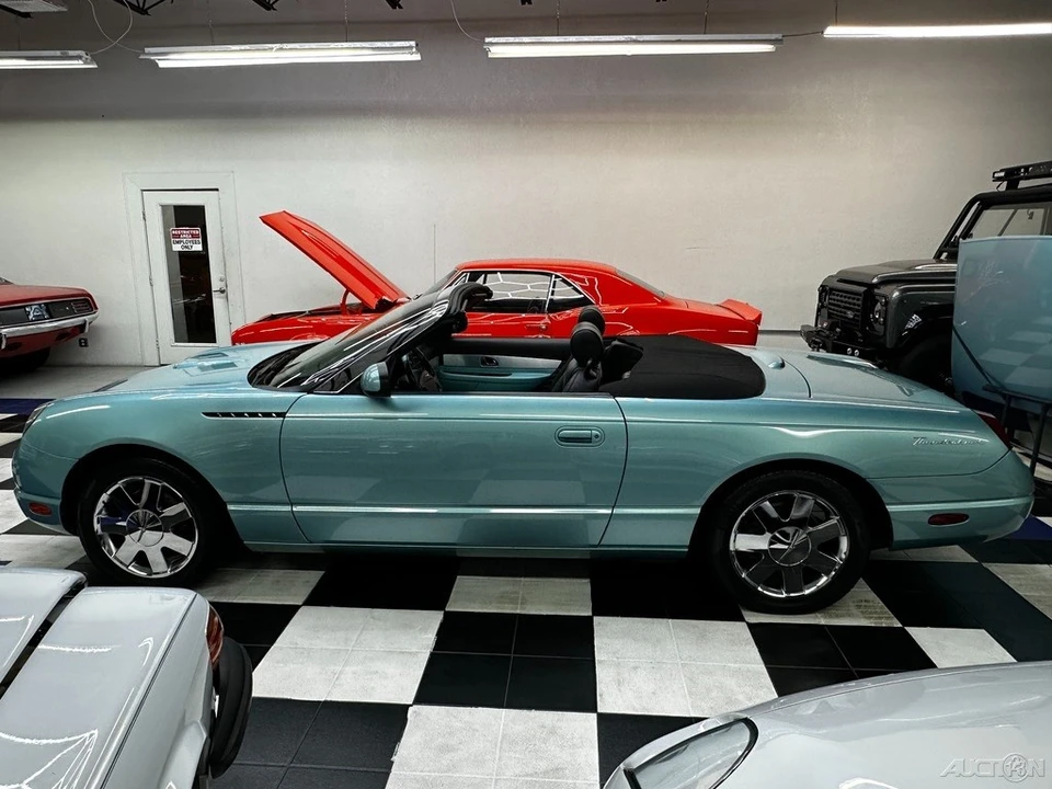 2002 Ford Thunderbird 11th Gen - Image 16 of 21