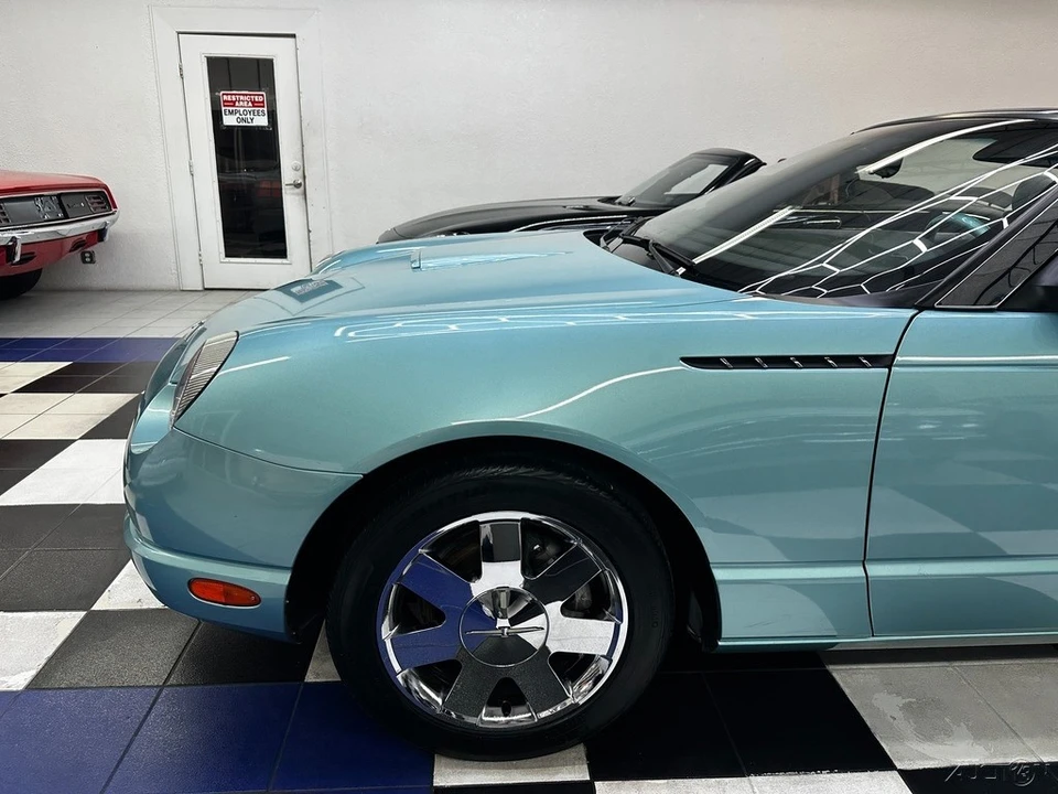 2002 Ford Thunderbird 11th Gen - Image 12 of 24