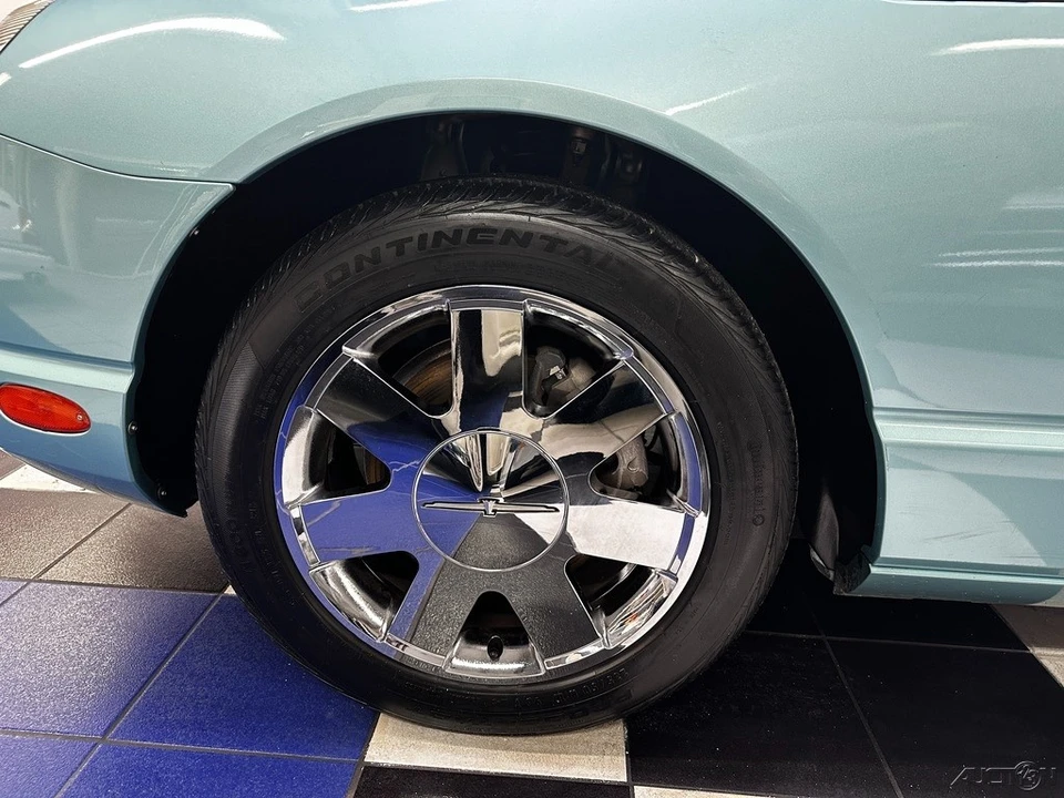 2002 Ford Thunderbird 11th Gen - Image 13 of 24