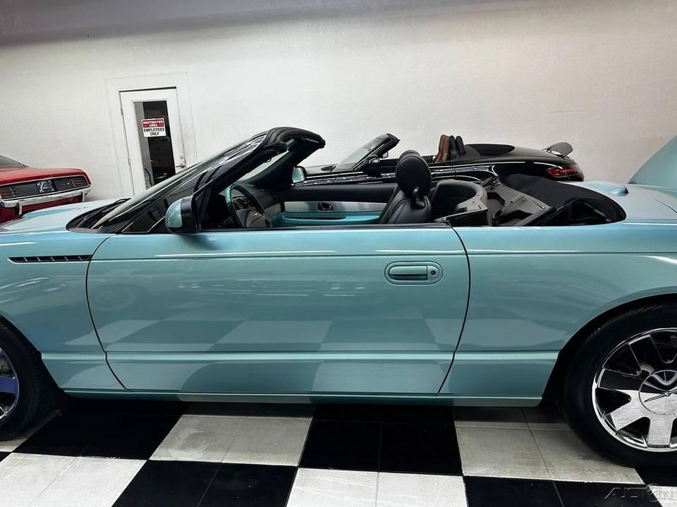 2002 Ford Thunderbird 11th Gen - Image 18 of 24